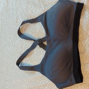 Victoria sport lightweight sports bra